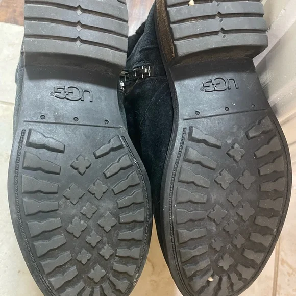 UGG. Black boots. Size 8. - Picture 5 of 11